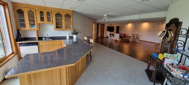 Building Photo - 8425 E Farm Rd 174