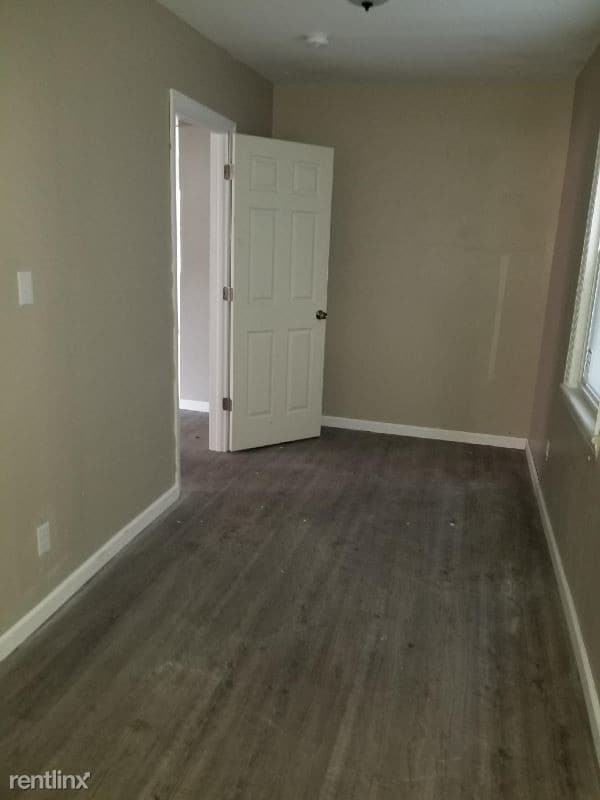 Building Photo - 146 E Main St