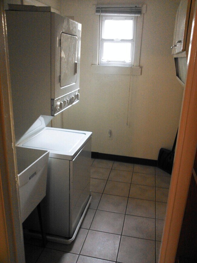 laundry - 134 S 25th St Apartments