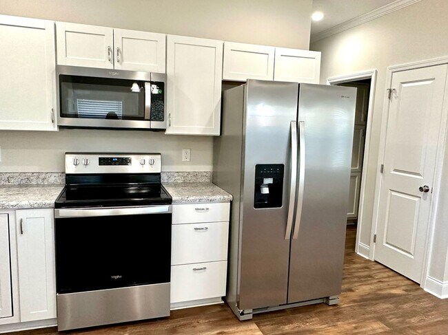 Building Photo - Beautifully renovated 2-bed/1-bath near Johnson City Country Club, Only $1550 per month