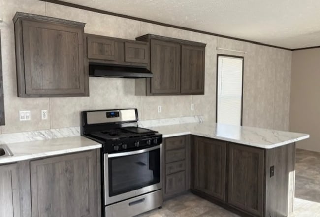 Building Photo - 28 W Legrand Ave