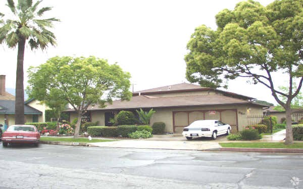 Primary Photo - 520 N Alameda Ave