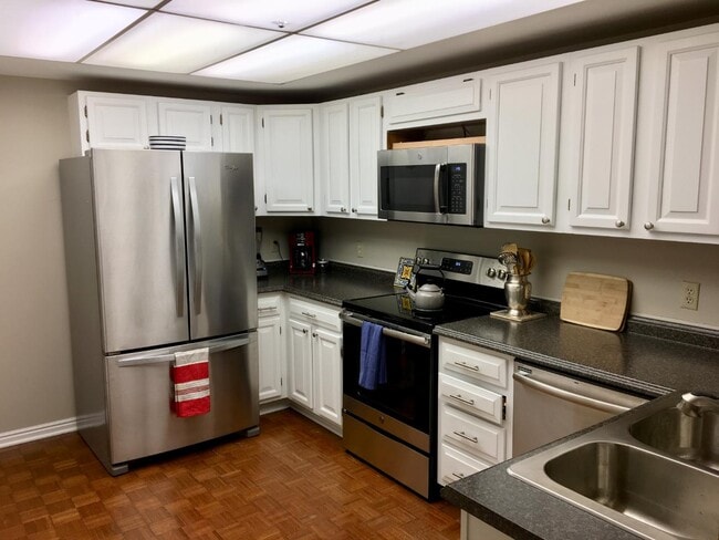 Building Photo - 44 W 300 S