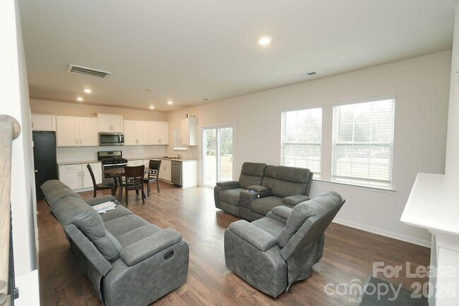 Building Photo - 8140 Clairwood Dr