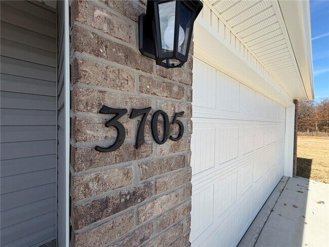 Foto del edificio - 3705 N Carmine Dr