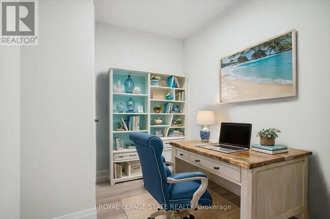 Photo du bâtiment - 153 Wilson St W