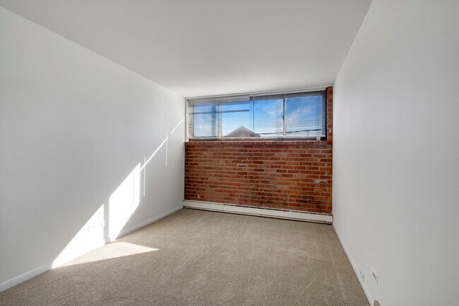 Bedroom - 1717 Mount Pleasant St