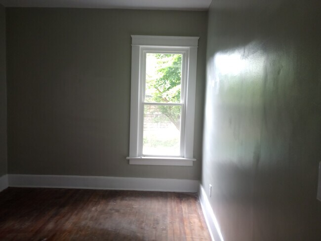 Foto del edificio - 1351 W 10th St