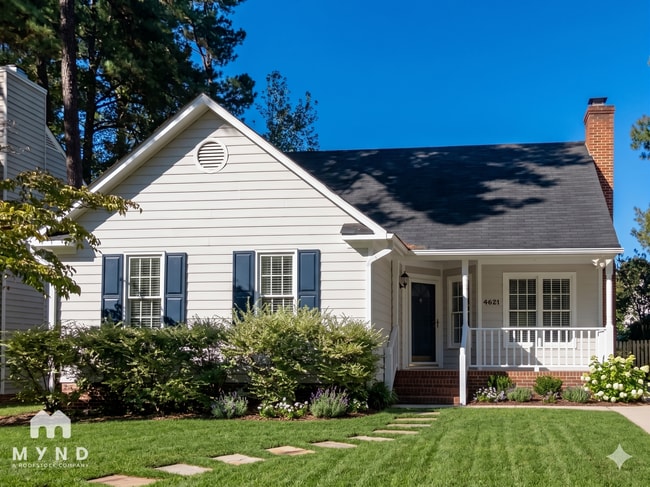 Building Photo - 4521 Aviemore Crescent