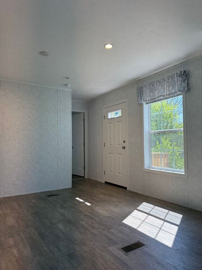 Building Photo - 465 Royal Manor Rd