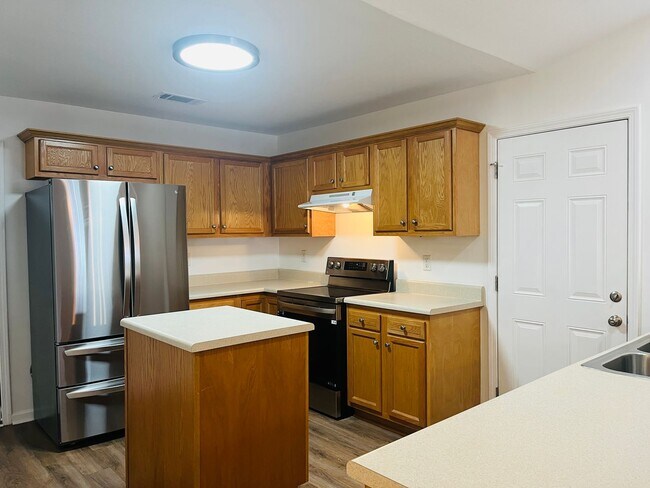 Foto del edificio - Wow! Check out this charming 3 bedroom 2 b...
