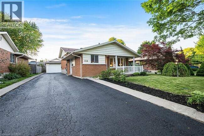 Building Photo - 124 Dunsmere Dr