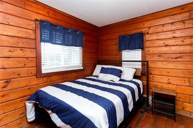 Foto del edificio - 5307 W Lake Rd