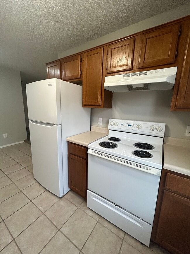 Building Photo - 3300 SW Landau Ct