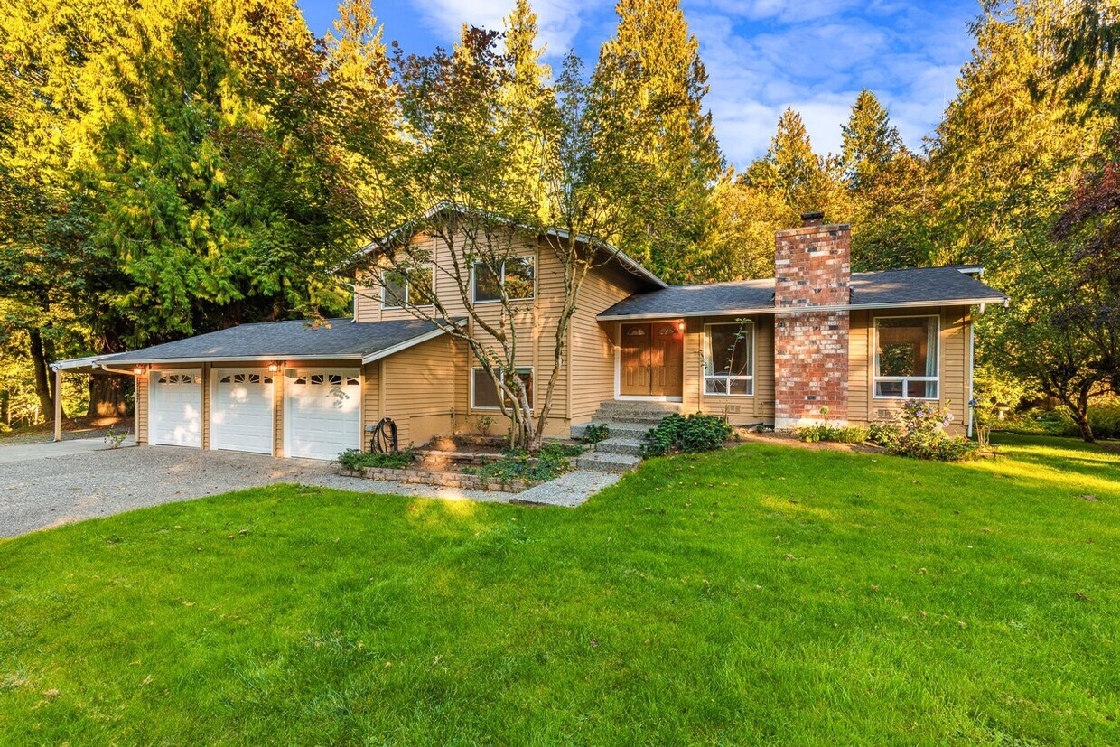 Primary Photo - Sammamish 4 Bedroom 2.5 Bath on Acre - Lar...