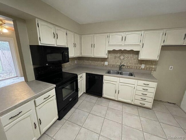 Foto del edificio - 8484 Pepper Ridge Dr