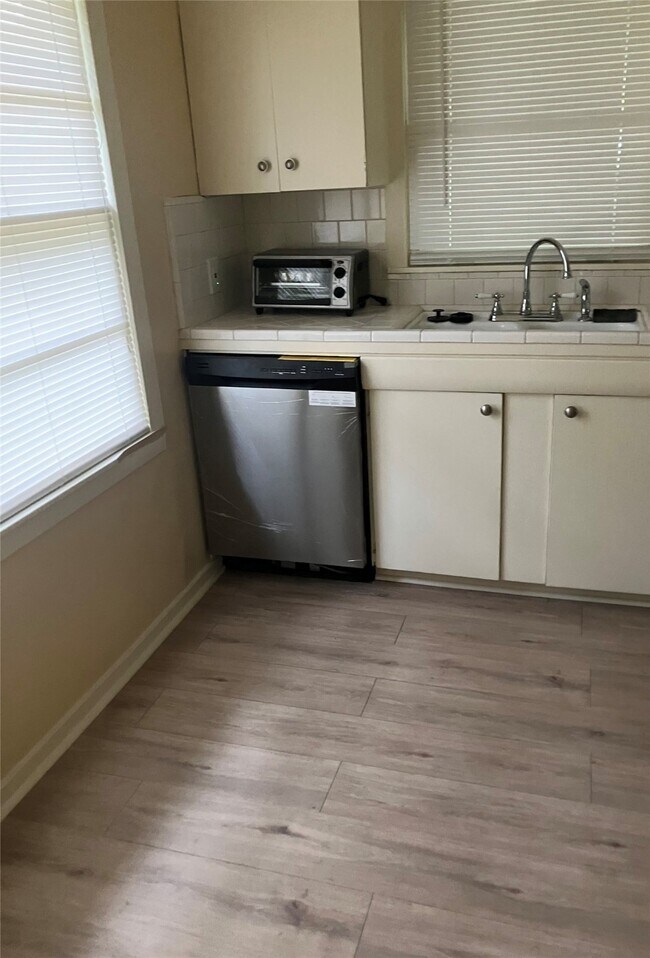 Foto del edificio - 4046 Woodfin St