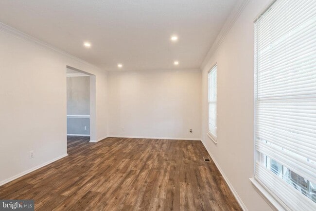 Building Photo - 214 Chinnick Ave