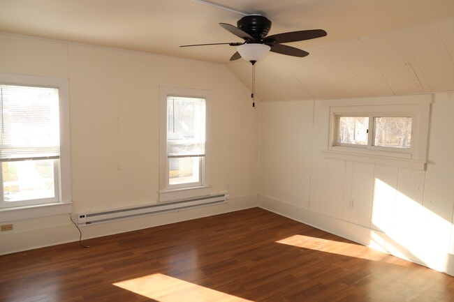 Building Photo - 1655 Green Bay St