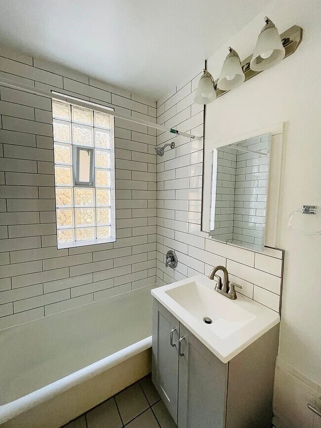 Foto del edificio - 2119 N Sedgwick St