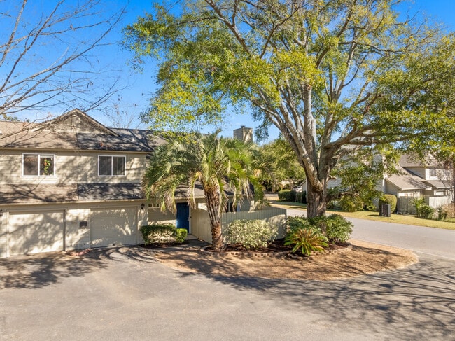 Foto del edificio - 23 Maplecrest Drive