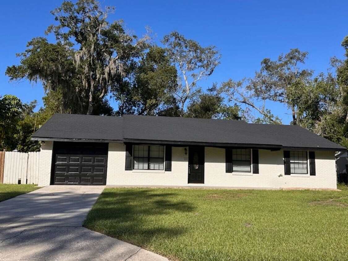 Primary Photo - NEAR DOWNTOWN MOUNT DORA
