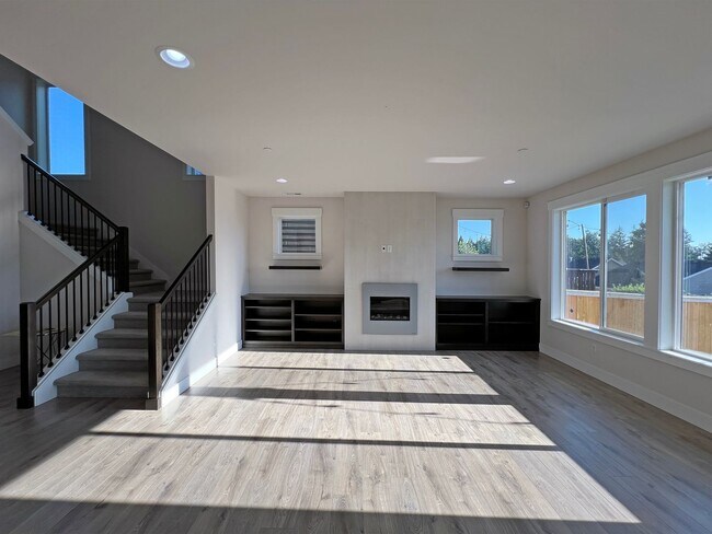Building Photo - Bonney Lake area - 5 bedroom plus Den and 3 baths, AC and more - Available NOW!