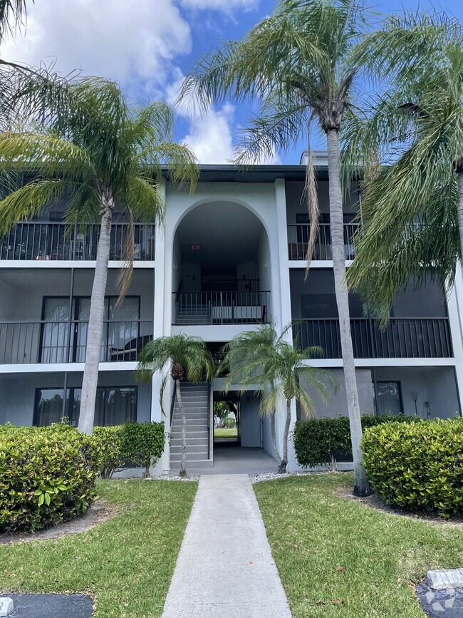 Building Photo - 1015 Green Pine Blvd