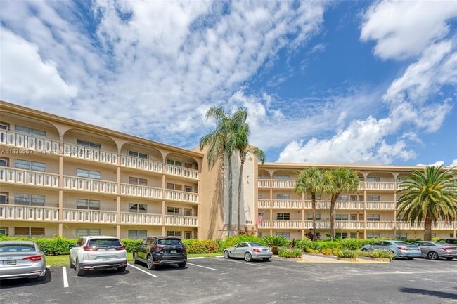Building Photo - 2303 Lucaya Ln