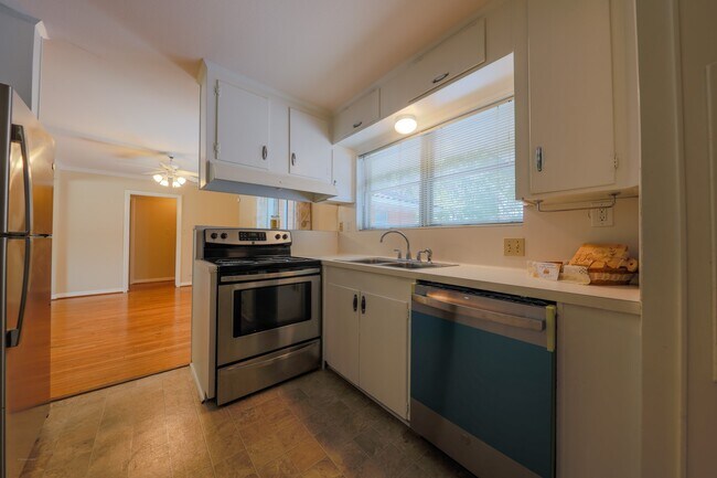 Foto del edificio - 4745 Warm Springs Rd