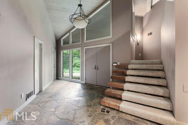 Foto del edificio - 4936 Powers Ferry Rd NW