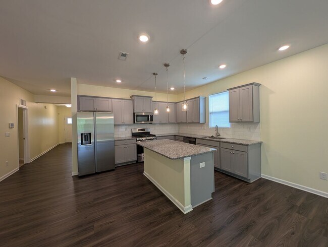 Foto del edificio - Spacious 4 bedroom, 2 bath Ranch Style Home located in Selwyn Landing !