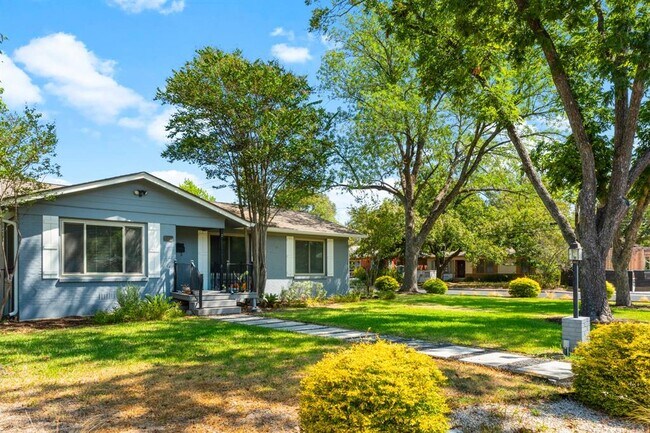 Foto del edificio - 1200 Aggie Ln