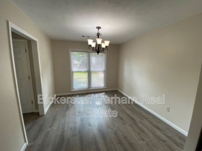 Building Photo - 220 Saddlebrook Trail