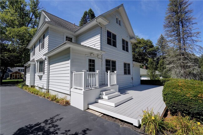 Foto del edificio - 106 Ellingwood Dr