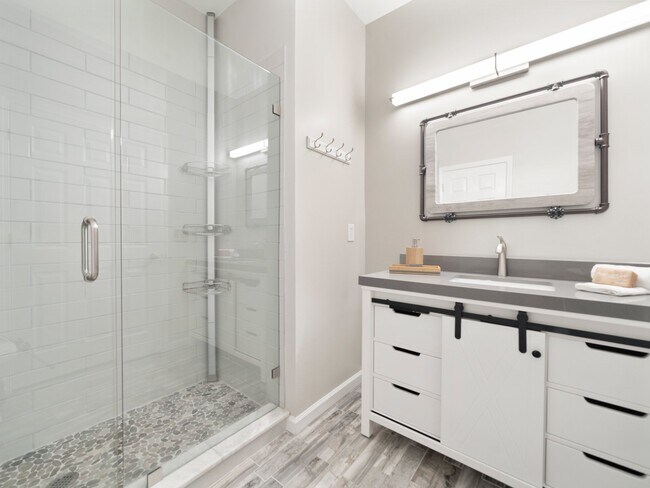 Foto del edificio - 313 Silverberry Ct