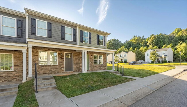 Building Photo - 3965 Hemingway Dr
