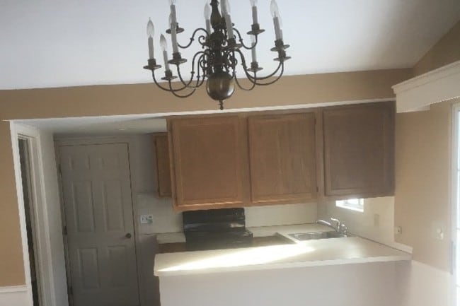Building Photo - 8 Gothic Ln