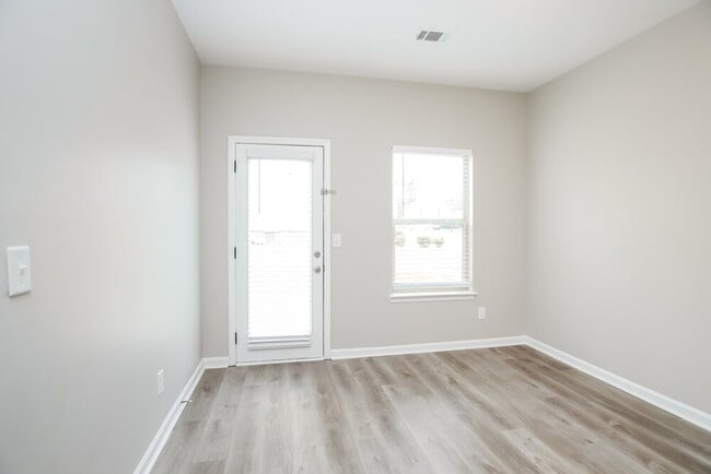 Building Photo - 564 Hideaway Dr