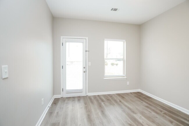 Foto del edificio - 564 Hideaway Dr