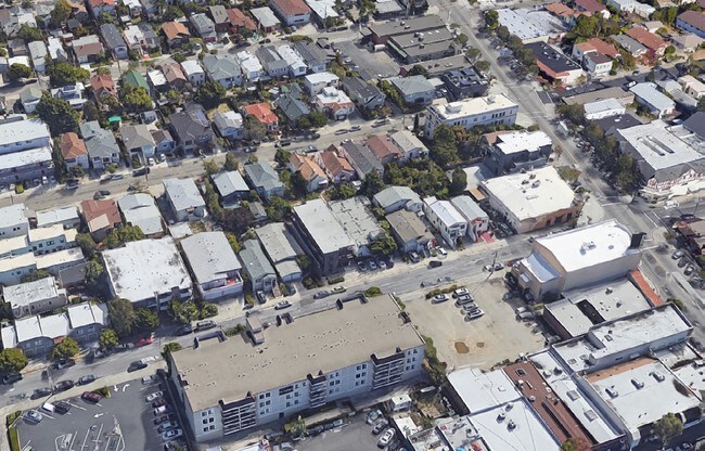 Aerial Photo - 821 Kains Ave