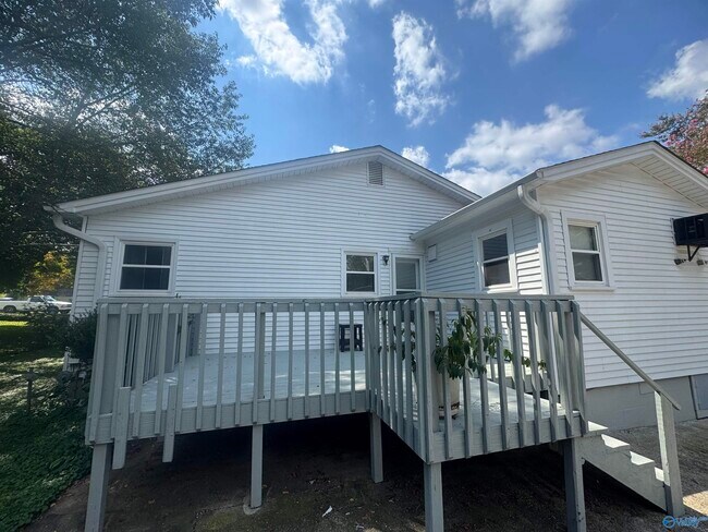 Foto del edificio - 1113 Humes Ave NE