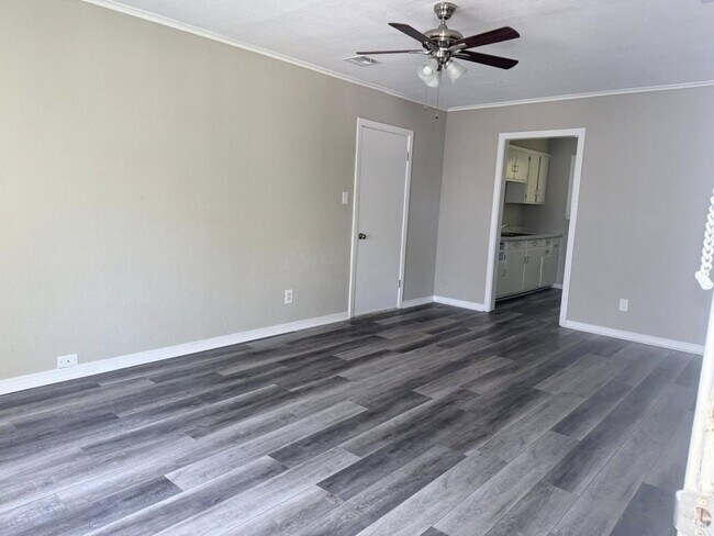 Foto del edificio - 815 16th Ave NW