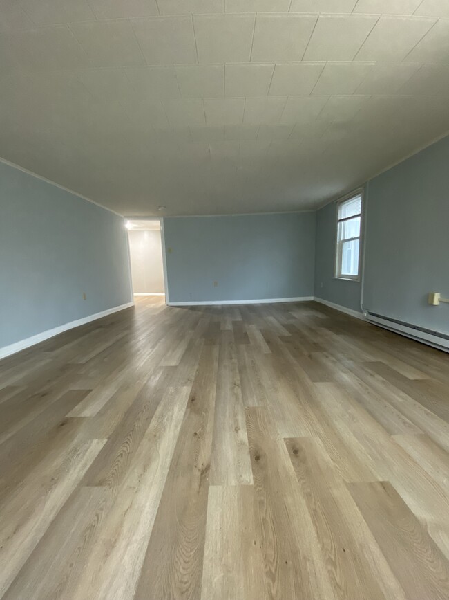 Building Photo - 211 N Railroad St