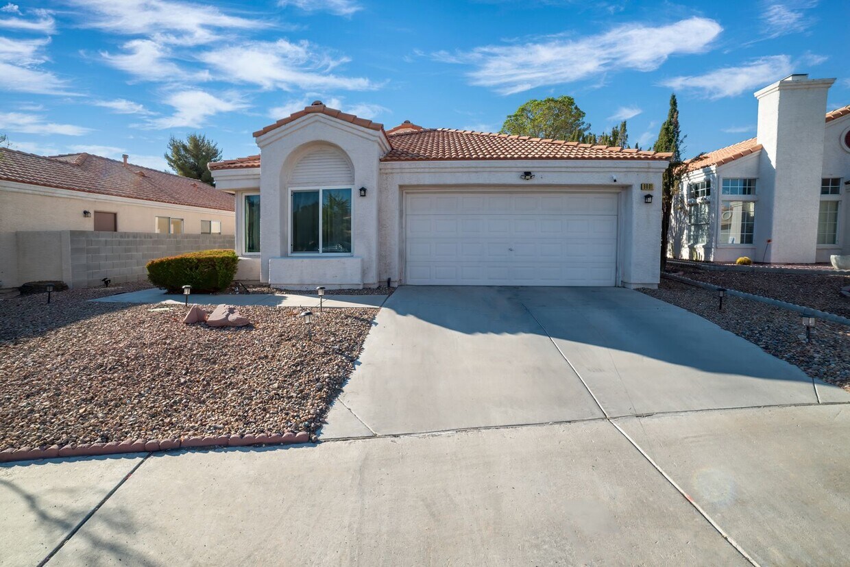 Primary Photo - BEAUTIFUL SINGLE SOTRY 3 BEDROOM HOME IN L...