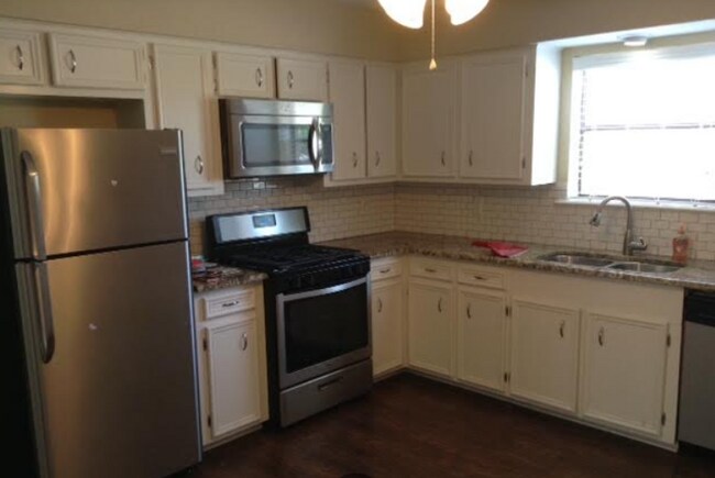 Foto del edificio - 3900 Windwood Cir