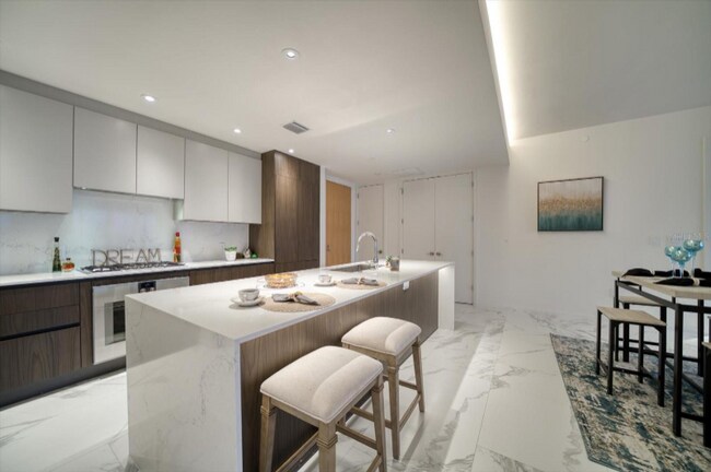 Foto del edificio - 1020 Sunset Point Rd