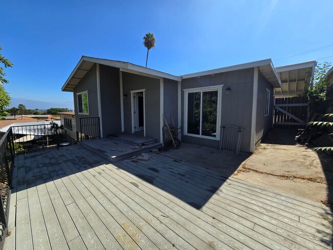 Building Photo - Beautifully Remodeled 3 Bed, 2 Bath Home for Lease!