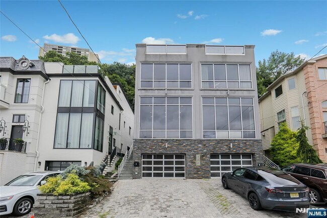 Foto del edificio - 760A Undercliff Ave