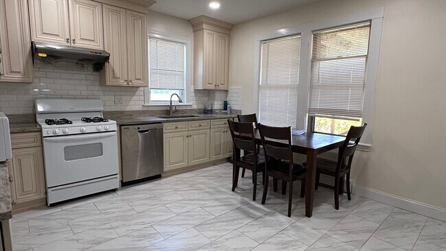 Foto del edificio - 396 Highland Ave